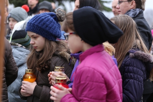 Ostatnie pożegnanie 9-letniej śp. Klaudii Pająk z Pisarzowic