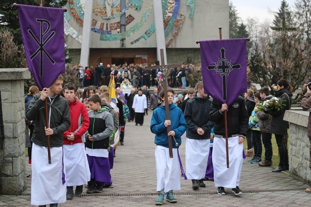 Ostatnie pożegnanie 9-letniej śp. Klaudii Pająk z Pisarzowic