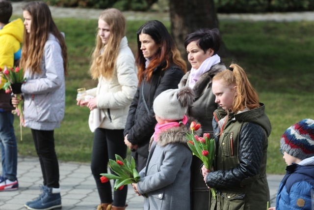 Ostatnie pożegnanie 9-letniej śp. Klaudii Pająk z Pisarzowic