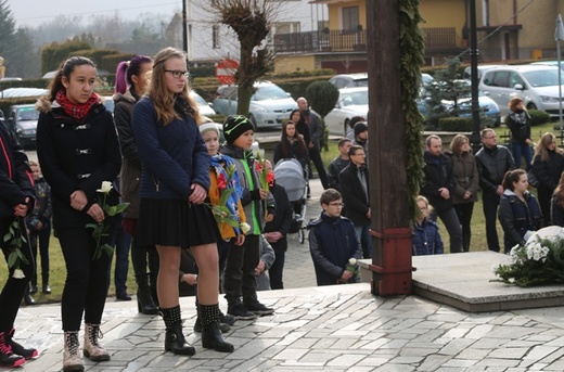 Ostatnie pożegnanie 9-letniej śp. Klaudii Pająk z Pisarzowic