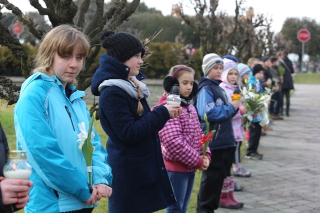 Ostatnie pożegnanie 9-letniej śp. Klaudii Pająk z Pisarzowic