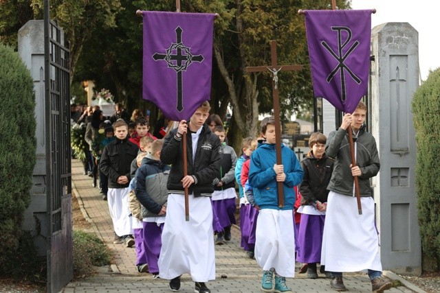 Ostatnie pożegnanie 9-letniej śp. Klaudii Pająk z Pisarzowic