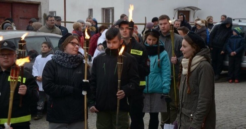Droga Krzyżowa ulicami Karlina