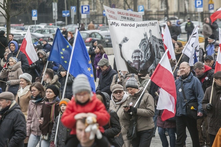 Marsz KOD w obronie Trybunału