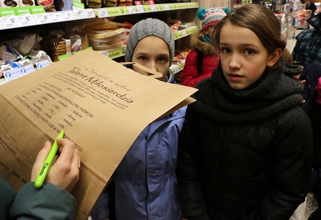 Wilczki na zakupach miłosierdzia