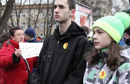 Pikieta przed Szpitalem Świętej Rodziny