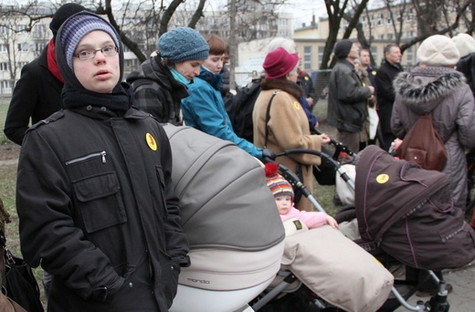 Pikieta przed Szpitalem Świętej Rodziny