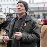 Pikieta przed Szpitalem Świętej Rodziny