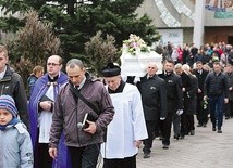  Śp. Klaudię odprowadzili najbliżsi i tłumy jej przyjaciół