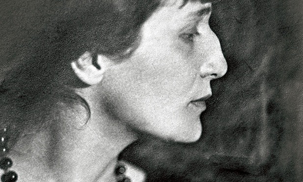 Wybitna rosyjska poetka Anna Achmatowa została w Rosji po rewolucji 1917 r. i cierpiała wszelkie udręki reżimu totalitarnego