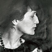 Wybitna rosyjska poetka Anna Achmatowa została w Rosji po rewolucji 1917 r. i cierpiała wszelkie udręki reżimu totalitarnego