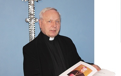 – Jako ostatni sakrę biskupią przed bp. Jackiem przyjęli w katedrze wrocławskiej bp A. Siemieniewski (2006 r.) oraz bp Edward Janiak (1996) – przypomina ks. prof. Józef Pater