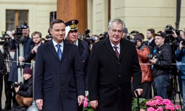 Prezydent Czech broni polskiego rządu