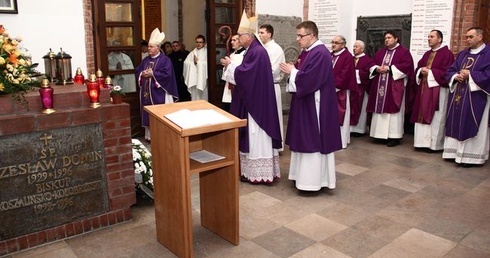 Wokół bp. Domina, z wdzięczności