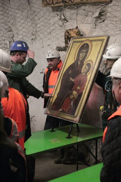 Matka Boża na przodku