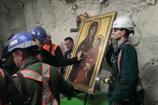 Matka Boża na przodku