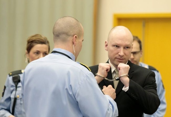 Breivik: Izolując mnie naruszono prawa człowieka