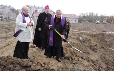 "Świętymi kamieniami są ludzie"