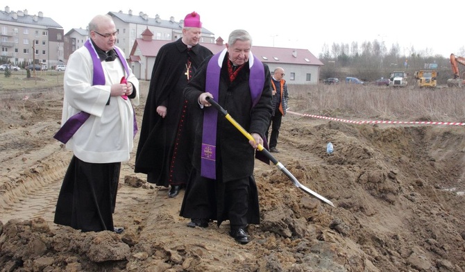 "Świętymi kamieniami są ludzie"