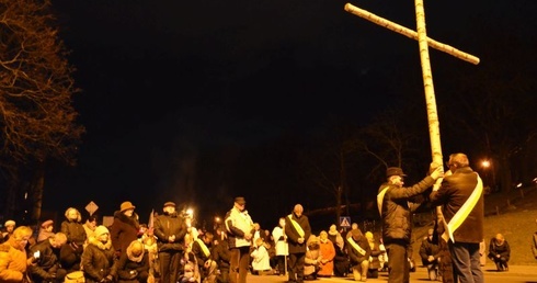 Wynieśli krzyż na ulice Słupska