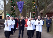 Liturgii Niedzieli Męki Pańskiej towarzyszy procesja z palmami