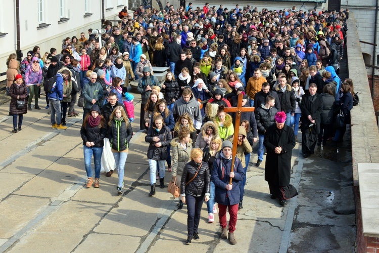 Maturzyści - droga krzyżowa