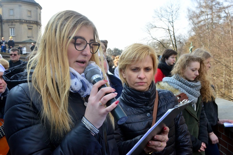 Maturzyści - droga krzyżowa