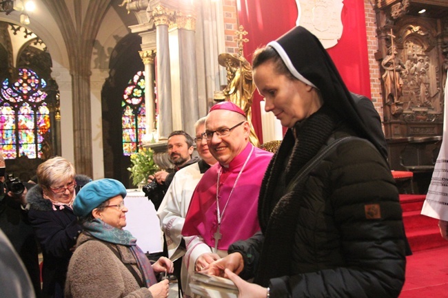 Sakra bp. Jacka - do końca Eucharystii