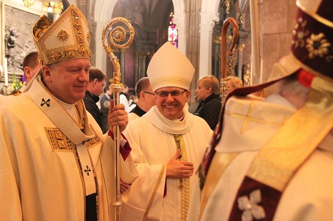 Sakra bp. Jacka - do końca Eucharystii