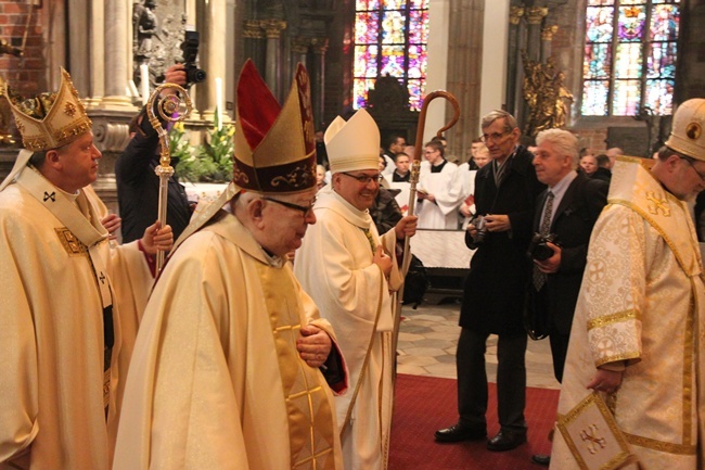 Sakra bp. Jacka - do końca Eucharystii