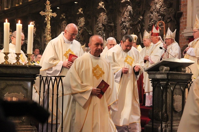 Sakra bp. Jacka - do końca Eucharystii