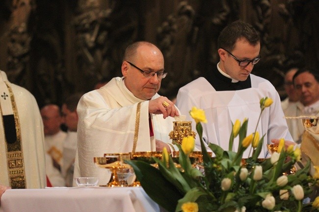 Sakra bp. Jacka - do końca Eucharystii