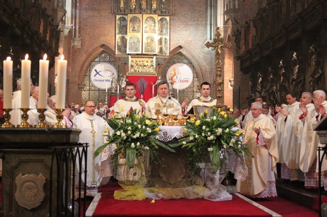 Sakra bp. Jacka - do końca Eucharystii