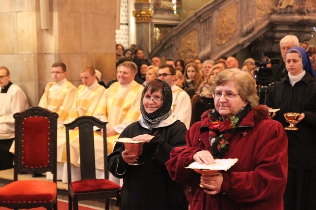 Sakra bp. Jacka - do końca Eucharystii