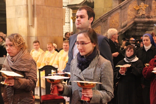 Sakra bp. Jacka - do końca Eucharystii