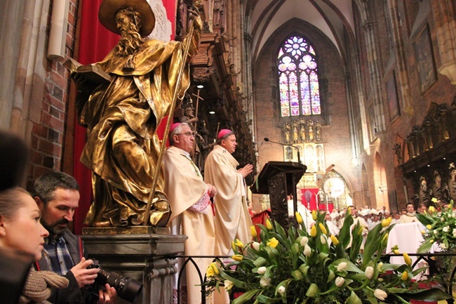 Sakra bp. Jacka - do końca Eucharystii