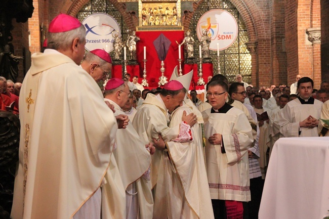 Sakra bp. Jacka - do końca Eucharystii