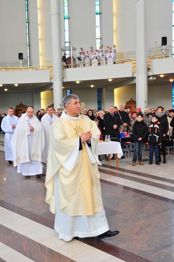 Nowi Nadzwyczajni Szafarze Eucharystii i odznaczenie 53 szafarzy na 10-lecie posługi