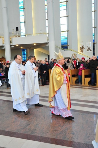 Nowi Nadzwyczajni Szafarze Eucharystii i odznaczenie 53 szafarzy na 10-lecie posługi