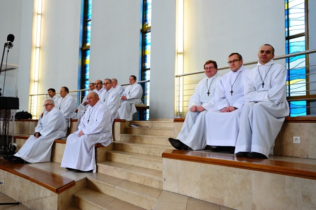 Nowi Nadzwyczajni Szafarze Eucharystii i odznaczenie 53 szafarzy na 10-lecie posługi