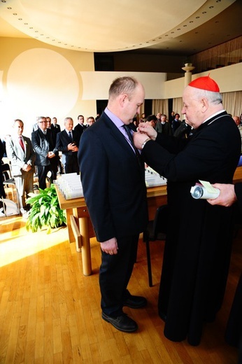 Nowi Nadzwyczajni Szafarze Eucharystii i odznaczenie 53 szafarzy na 10-lecie posługi