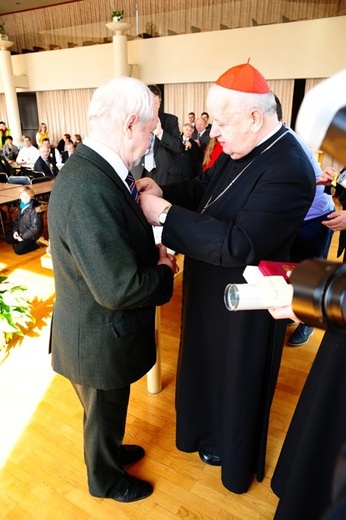 Nowi Nadzwyczajni Szafarze Eucharystii i odznaczenie 53 szafarzy na 10-lecie posługi