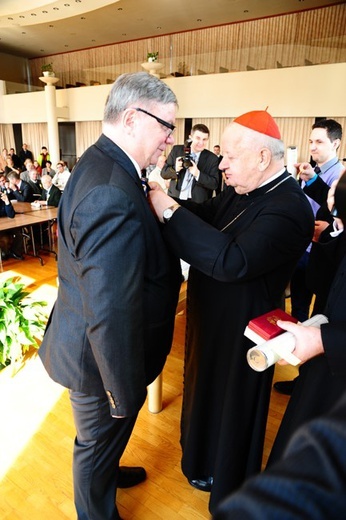 Nowi Nadzwyczajni Szafarze Eucharystii i odznaczenie 53 szafarzy na 10-lecie posługi