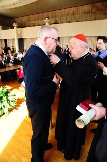 Nowi Nadzwyczajni Szafarze Eucharystii i odznaczenie 53 szafarzy na 10-lecie posługi