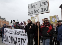 Manifestanci wyruszyli sprzed Kolumny Zygmunta