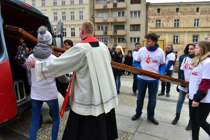 Początek peregrynacji krzyża i ikony w Świdnicy