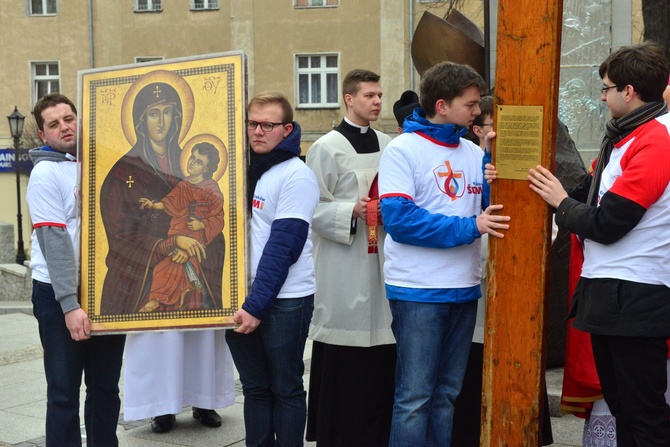 Początek peregrynacji krzyża i ikony w Świdnicy