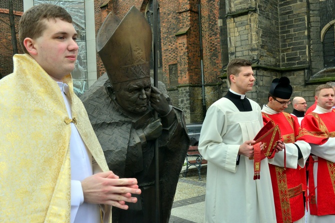 Początek peregrynacji krzyża i ikony w Świdnicy