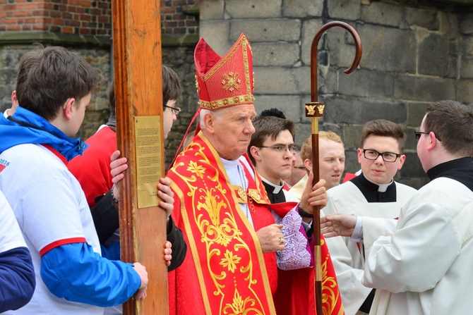 Początek peregrynacji krzyża i ikony w Świdnicy