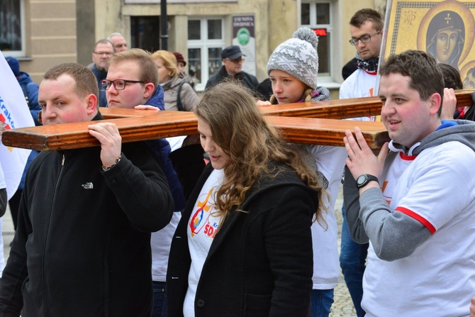 Początek peregrynacji krzyża i ikony w Świdnicy